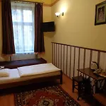 格罗布托特旅馆 *